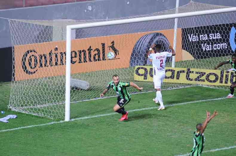 Rodolfo marcou 15 gols na temporada, cinco deles na campanha vitoriosa do Coelho, que praticamente selou o acesso  elite(foto: Alexandre Guzanshe/EM/D.A Press 25/8/20)