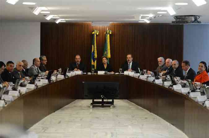 Dilma reuniu o Conselho Nacional de Desenvolvimento Industrial horas aps encontro marcado s pressas com seus conselheiros polticos(foto: Jos Cruz/Agncia Brasil)