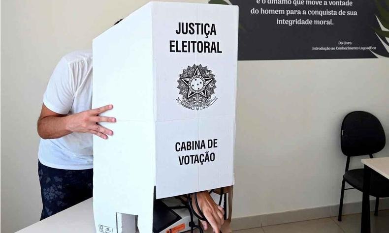 Est�o aptos a votar hoje 156 milh�es de eleitores brasileiros