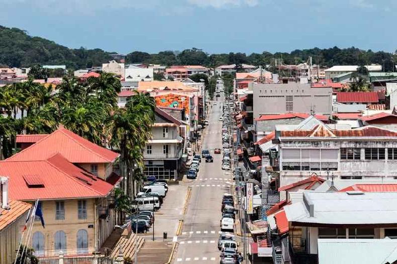 Foto area mostra avenida em Caiena