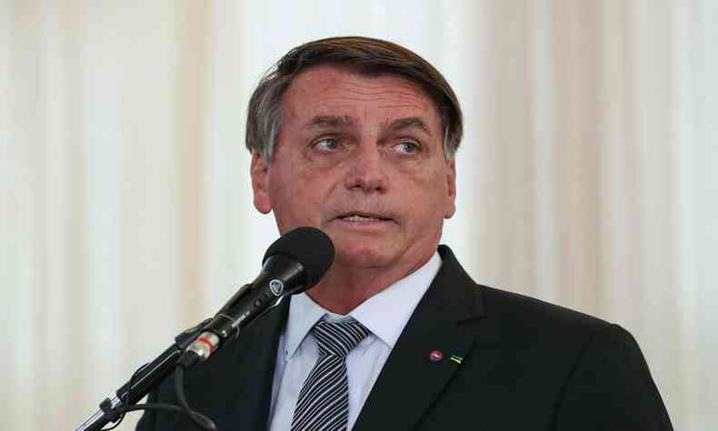 Bolsonaro chama de 'prottipos de ditadores' os governantes que restringem aglomeraes para diminuir a transmisso do coronavrus(foto: Marcos Corra/PR)