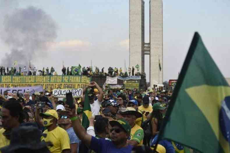 Manifestantes pr-Bolsonaro na Esplanada dos Ministrios aps atos do 7 de Setembro 