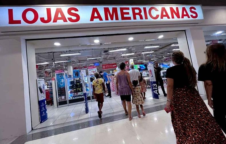 O rombo bilionário da Americanas deixará algumas lições para a indústria financeira. A principal delas diz respeito à concessão de crédito(foto: Mauro Pimentel/AFP) fachada de uma loja americanas