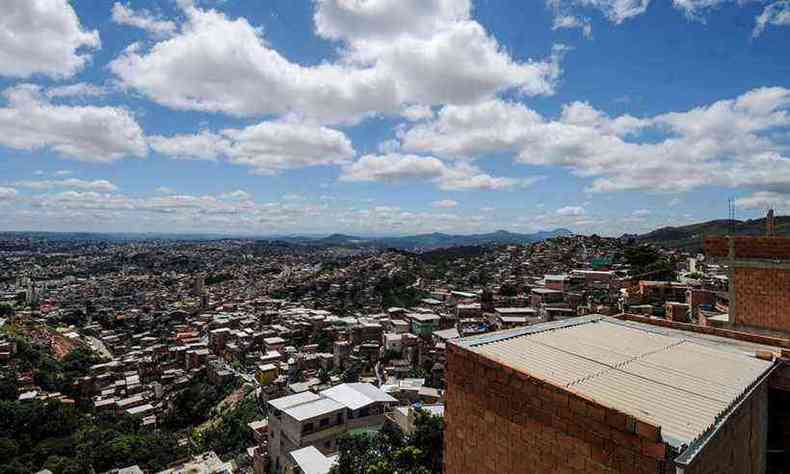 Alta densidade populacional e falta de espao e ventilao nas casas aumentam os riscos de transmisso do vrus na favela(foto: Leandro Couri/EM/D.A Press)