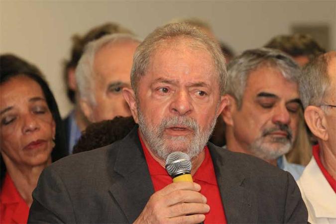 Lula durante pronunciamento na terça-feira (19), após Ministério Público Federal denunciá-lo por corrupção e lavagem de dinheiro(foto: Roberto Parizotti) Lula durante pronunciamento na terça-feira (19), após Ministério Público Federal denunciá-lo por corrupção e lavagem de dinheiro(foto: Roberto Parizotti)