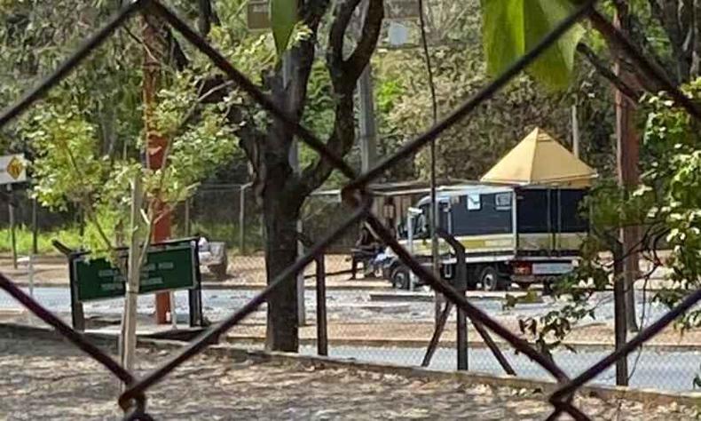 Camburo do IML dentro do campus Pampulha, da UFMG