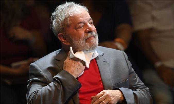 Ex-presidente Luiz Inácio Lula da Silva está preso desde o último dia 7 de abril(foto: Mauro Pimentel) Ex-presidente Luiz Inácio Lula da Silva está preso desde o último dia 7 de abril(foto: Mauro Pimentel)