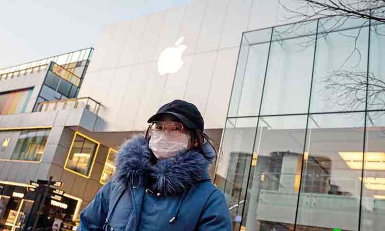 Aes da Apple, que teve de fechar lojas em territrio chins, caram 3%, com reviso de metas pela companhia(foto: Nicolas Asfouri/AFP)