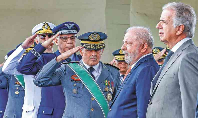 Lula, Jos Mcio e os trs comandantes militares: CPMI deve ser teste para relao entre governo e militares