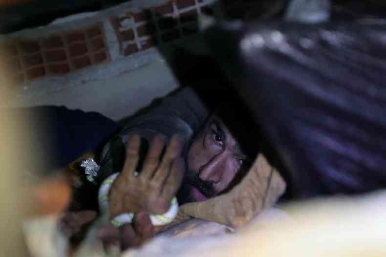 Abdulalim Muaini foi resgatado dos escombros em Hatay, na Turquia