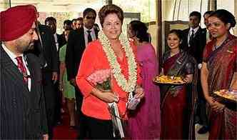  Dilma Rousseff recebe cumprimentos no hotel ao chegar em Nova Dlhi(foto: Roberto Stuckert Filho/PR)