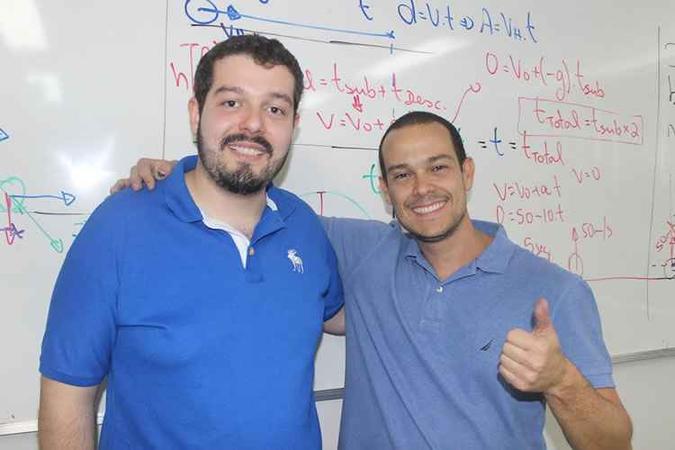 Após a aprovação, Lucas conhece pela primeira vez o professor Renato do Percurso. (foto: Gabriella Fillipo) Após a aprovação, Lucas conhece pela primeira vez o professor Renato do Percurso. (foto: Gabriella Fillipo)