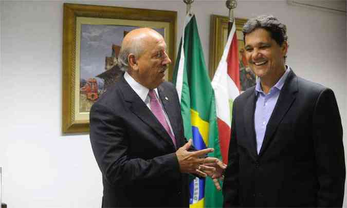 Luiz Henrique (E), com Ricardo Ferrao, garante que no vai recuar(foto: Moreira Mariz/Agncia Senado)