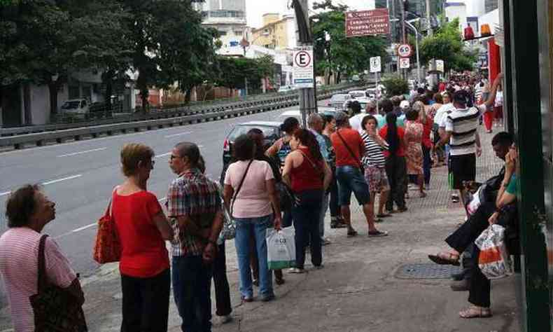 Pacientes chegaram a esperar at trs horas por atendimento (foto: Marta Vieira/EM/DA Press)