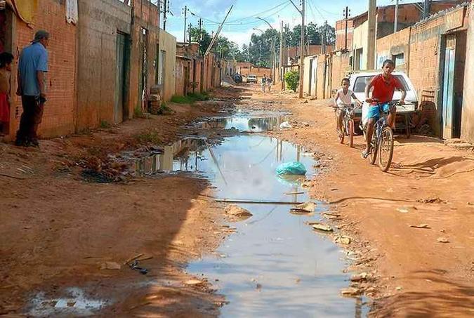 A falta de saneamento básico é um dos principais fatores para a proliferação desse tipo de doença. A Ascaridíase atinge principalmente as populações mais carentes.(foto: Valter Campanato/Agência Brasil) A falta de saneamento básico é um dos principais fatores para a proliferação desse tipo de doença. A Ascaridíase atinge principalmente as populações mais carentes.(foto: Valter Campanato/Agência Brasil)