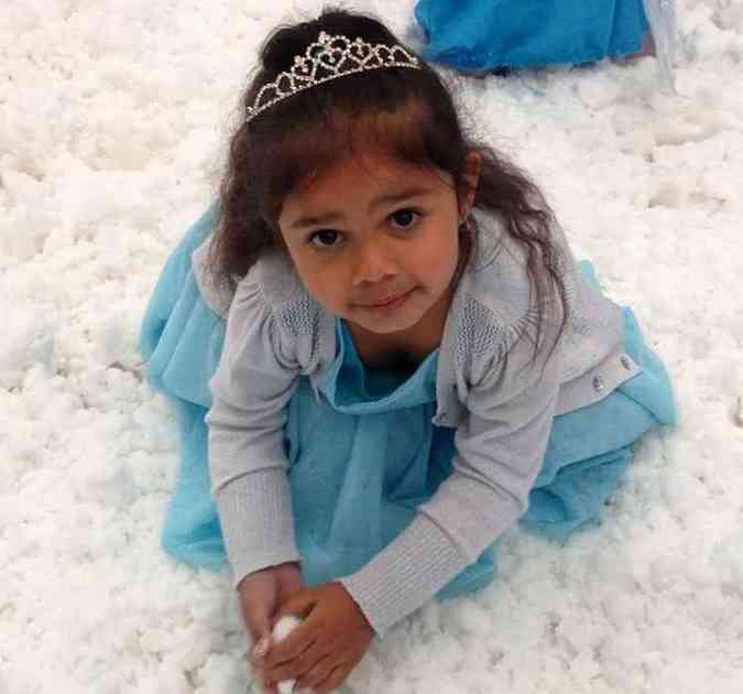Samara Muir, de 3 anos, pediu a me para ir a um evento da Disney fantasiada de princesa Elsa(foto: Reproduo/Internet)
