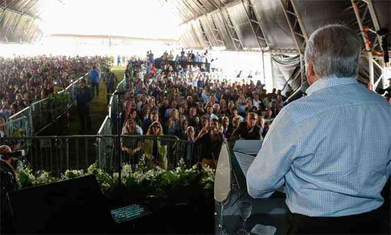 Temer durante discurso, em Patos de Minas, para entrega de unidades do Programa Minha Casa, Minha Vida(foto: Cesar Itibere/PR)