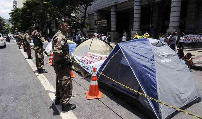 Nesta manh, os manifestantes ocuparam apenas uma faixa em direo ao Bairro Mangabeiras(foto: Beto Magalhes/EM/D.A Press)