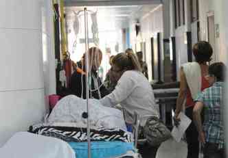 Macas nos corredores do mostras da fragilidade do atendimento no hospital(foto: Jair Amaral/EM/D.A Press)