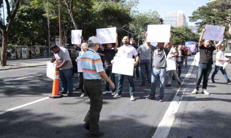 Motoristas de aplicativo fizeram um protesto nessa segunda-feira em frente a sede da prefeitura(foto: Edesio Ferreira/EM/D.A Press. )