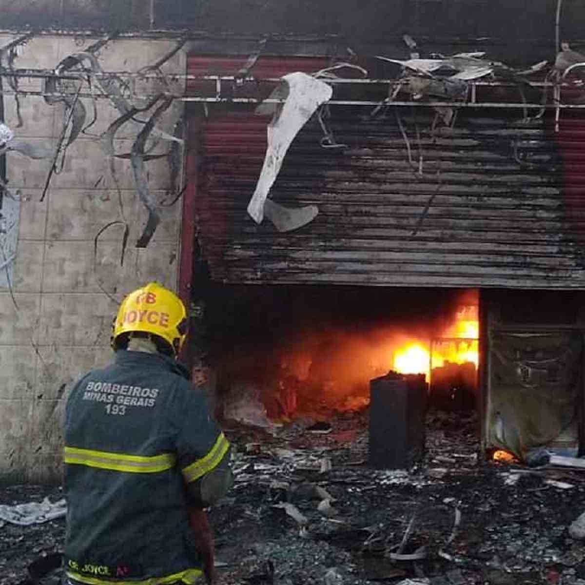 Produtos explodiram e foram arremessados durante incêndio em supermercado;  VÍDEO, Tocantins