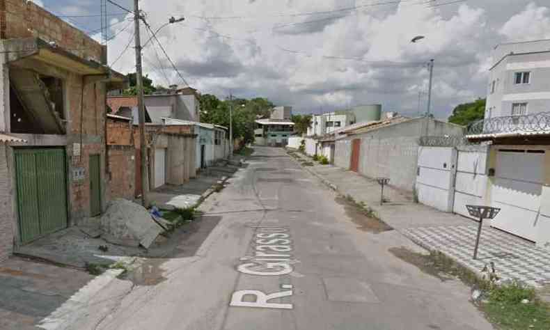 Caso ocorreu na Rua Girassol, no Bairro Vila das Flores em Betim(foto: Google Street View/Reproduo)