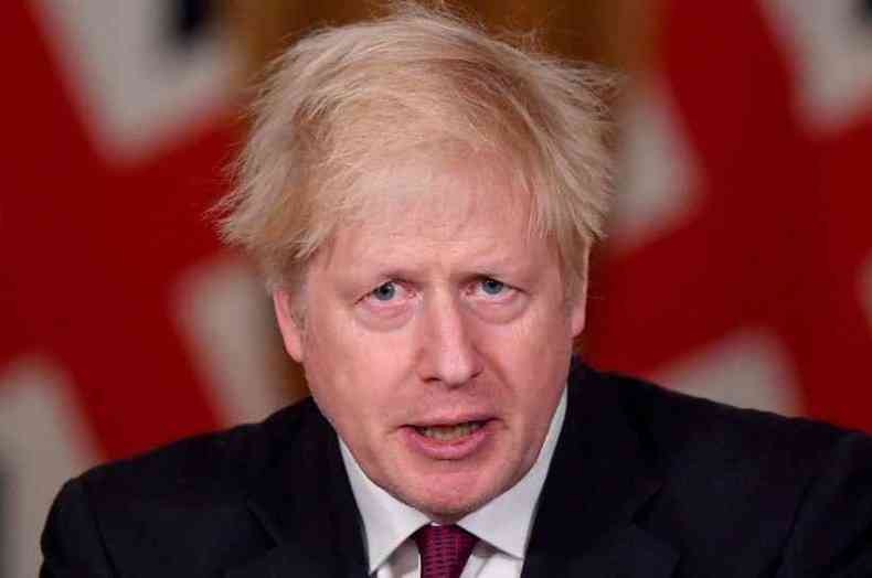 Boris Johnson disse que nova variante do coronavrus se espalha mais rapidamente(foto: TOBY MELVILLE / POOL / AFP)