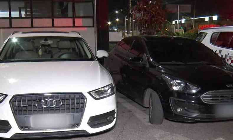Os veculos envolvidos nos crimes: um Audi Q3 e um Ford Ka