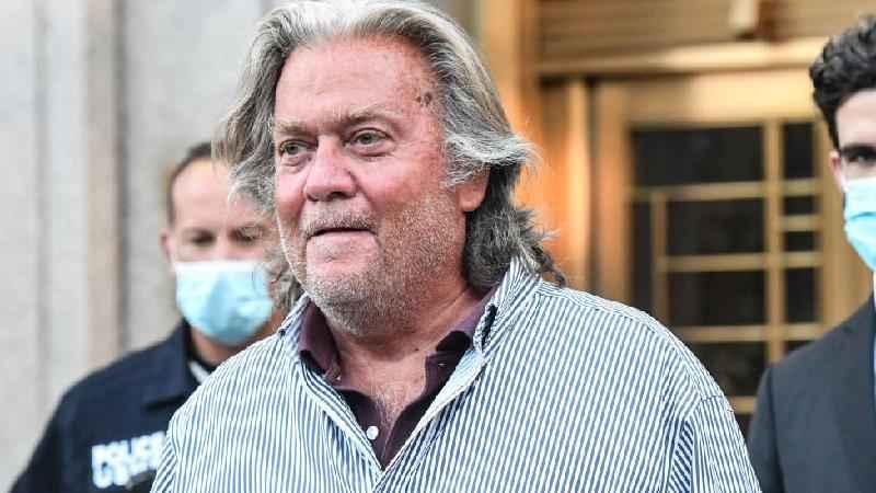 Steve Bannon é liberado após entregar passaporte a autoridades americanas