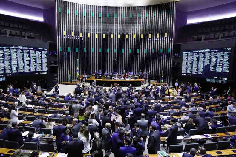 Plenário da Câmara: deputado pode virar embaixador sem perder o mandato