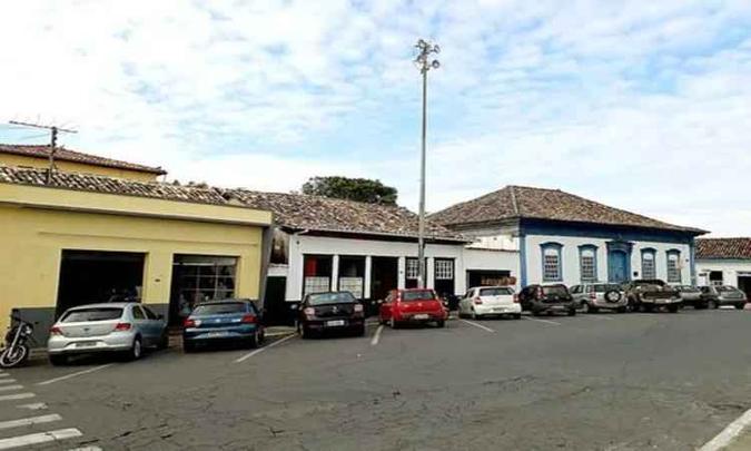 Determinação de retirada e readequação de letreiros revelou fachadas de casarões seculares que estavam escondidas sob publicidade(foto: MPMG/Divulgação) Determinação de retirada e readequação de letreiros revelou fachadas de casarões seculares que estavam escondidas sob publicidade(foto: MPMG/Divulgação)