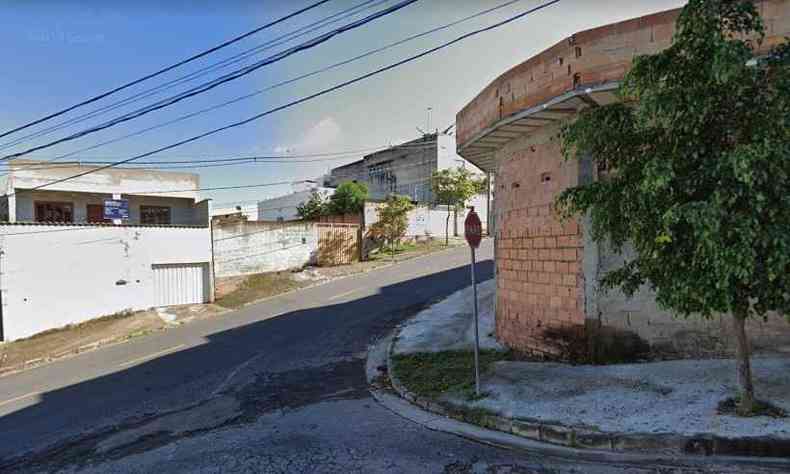 Disparos aconteceram na Rua Visconde de Caet, no Centro de Esmeraldas(foto: Reproduo/Google Street View)