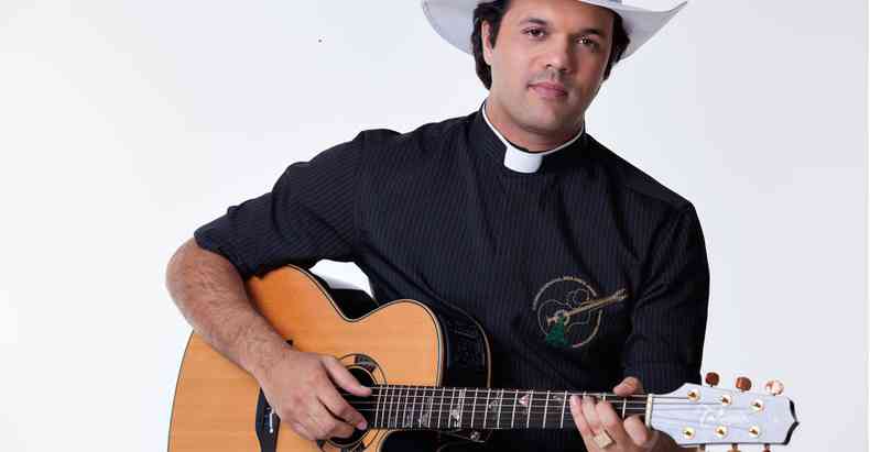 Padre Alessandro Campos, atrao nacional da msica sertaneja, vem dar show na Grande BH(foto: TVAparecida/Divulgao)