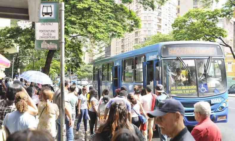 Preo das viagens nos coletivos de BH passam de R$ 4,05 para R$ 4,50, o que gerou questionamento por parte do rgo estadual (foto: Juarez Rodrigues/EM/D.A Press)