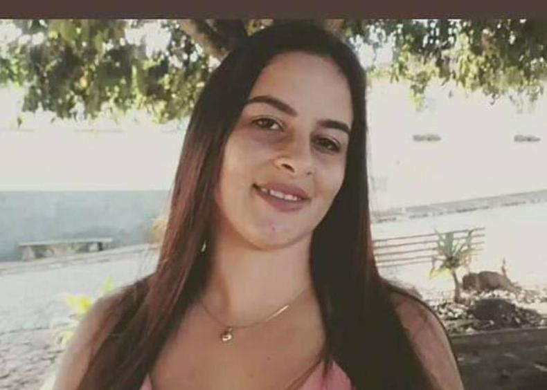 Foto mostra jovem Thalisa Micaelle sorridente