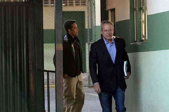 Jos Dirceu deixa a cadeia para comear a trabalhar fora, depois de oito meses em regime fechado(foto: Marcelo Ferreira/CB/D.A Press)