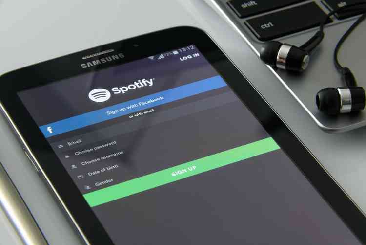 tela de celular na interface do spotify