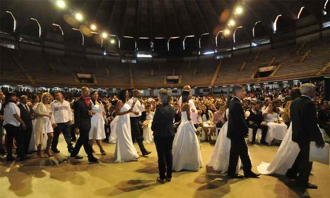Casamento comunitário realizado no Ginásio Mineirinho no ano passado(foto: Jair Amaral/EM/DA Press - 23/06/2017) Casamento comunitário realizado no Ginásio Mineirinho no ano passado(foto: Jair Amaral/EM/DA Press - 23/06/2017)