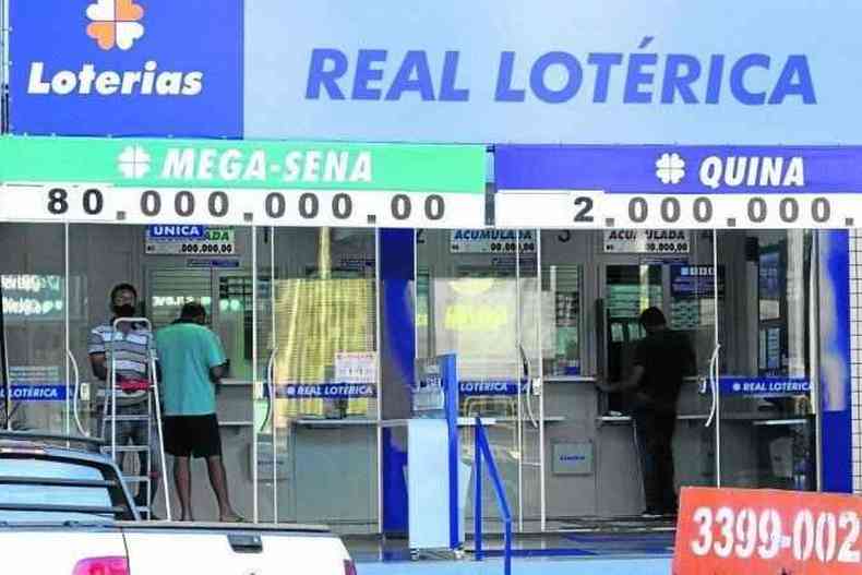 Apostadores podem tentar a sorte at as 19h de amanh nas lotricas ou pela internet(foto: Carlos Vieira/CB/D.A Press)