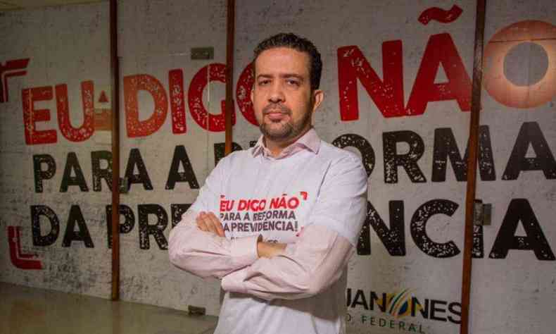 Andr Janones (Avante) com texto 'Eu digo no para a reforma da previdncia'