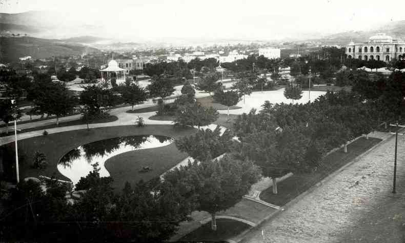 Belo Horizonte-MG. Vista do coreto e do Palácio da Liberdade na Praça da Liberdade em 1920