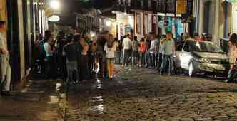 Intenso nas festas das repblicas, consumo de lcool movimenta tambm ruas e bares do Centro Histrico(foto: Beto Magalhes/EM/DA Press)
