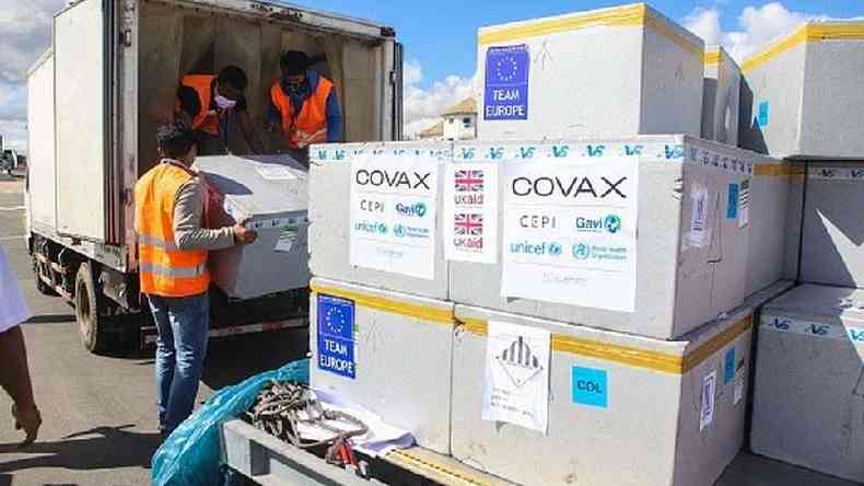 Covax Facility  uma iniciativa que distribui vacinas contra a covid-19 para os pases mais pobres e com menor poder de barganha para adquirir as doses por conta prpria(foto: Mamyrael/Getty Images)
