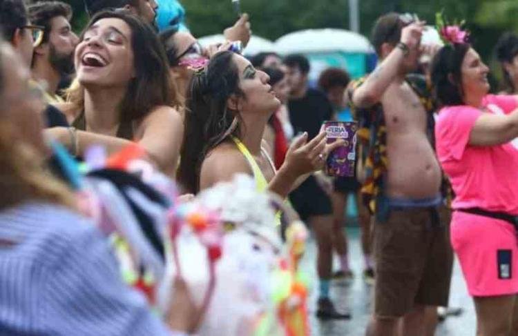 Pessoas no carnaval