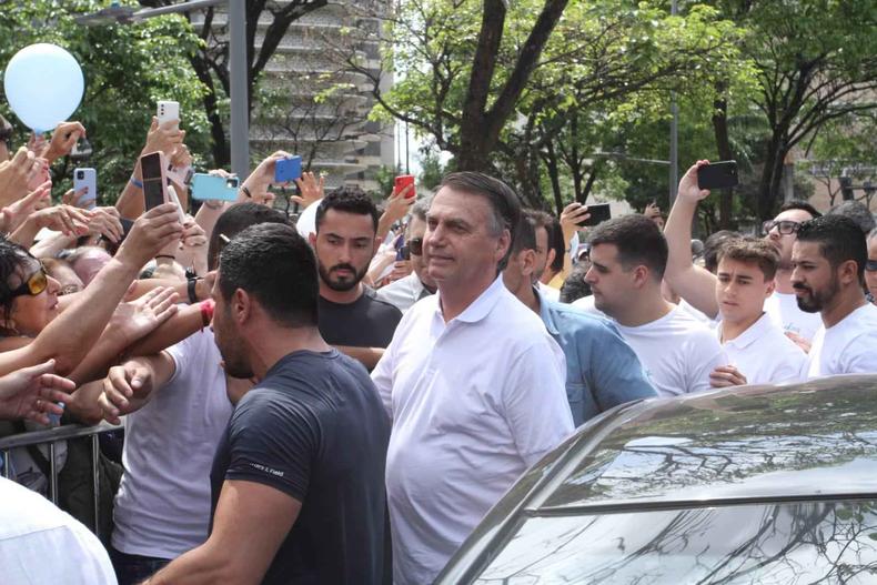 Bolsonaro chega à Praça da Liberdade para a marcha contra a descriminalização do aborto (foto: Edésio Costa/EM/D.A. Press) Bolsonaro chega à Praça da Liberdade para a marcha contra a descriminalização do aborto