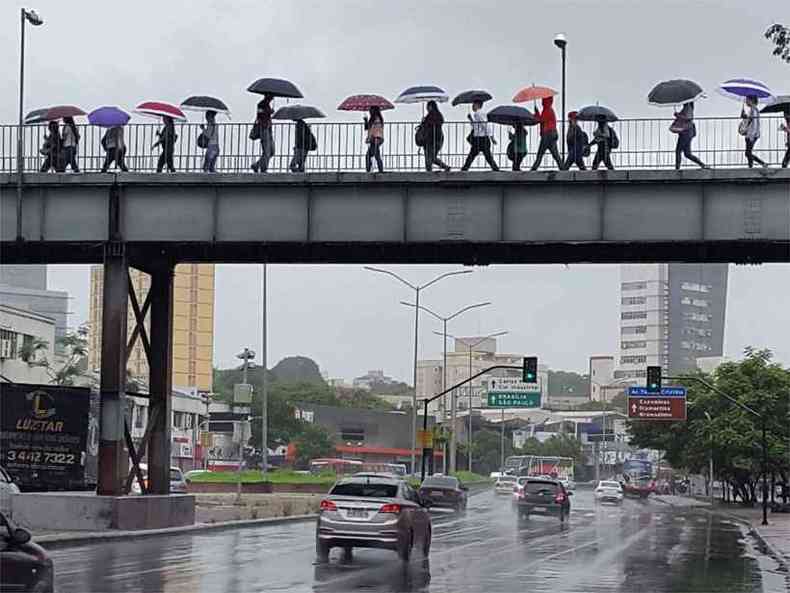 Segunda-feira tem cu encoberto e chuva constante em diferentes pontos da cidade(foto: Paulo Filgueiras/EM/DA Press)
