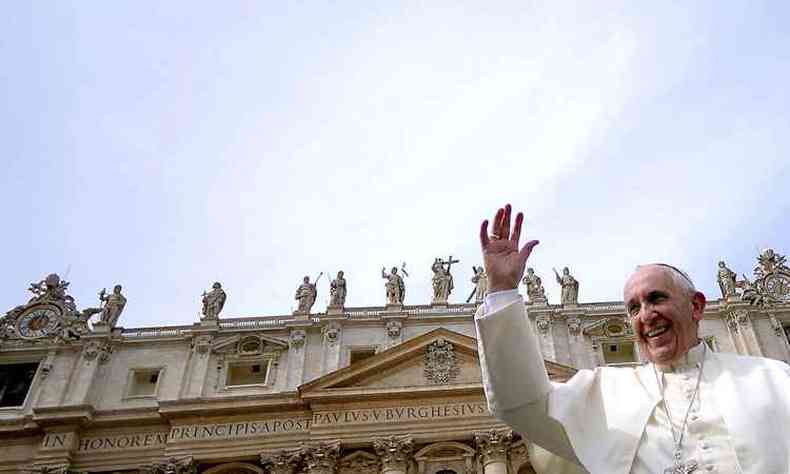 Orientaes do lder da Igreja Catlica sobre unies so vistas como sinal de sensibilidade. Na Arquidiocese de BH, tramitam 150 processos relativos ao assunto, que antes poderiam demorar anos at a concluso (foto: FILIPPO MONTEFORTE/AFP)