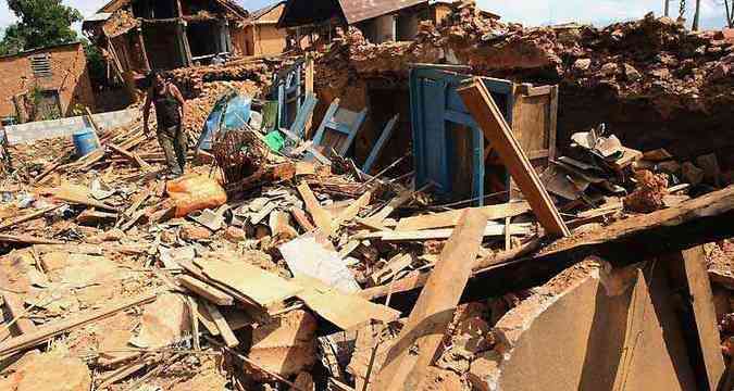 Segundo abalo ssmico devastou pas em menos de um ms(foto: AFP Photo/Palani Mohan )