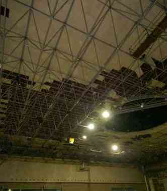 Desabamento parcial de teto causou incerteza sobre a feira(foto: Cristina Horta/EM/D.A Press)