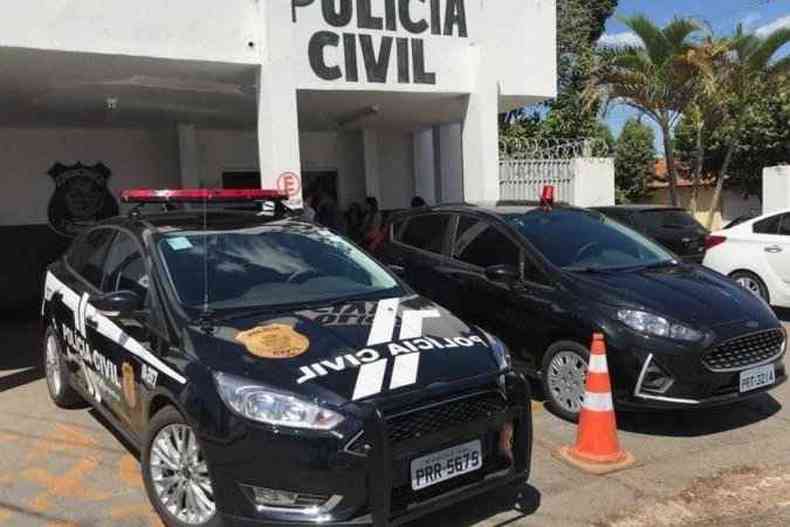 Carros da Polcia Civil